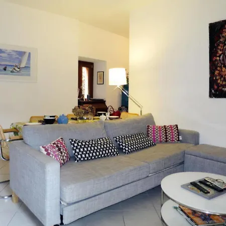 Casa Claudine Intra